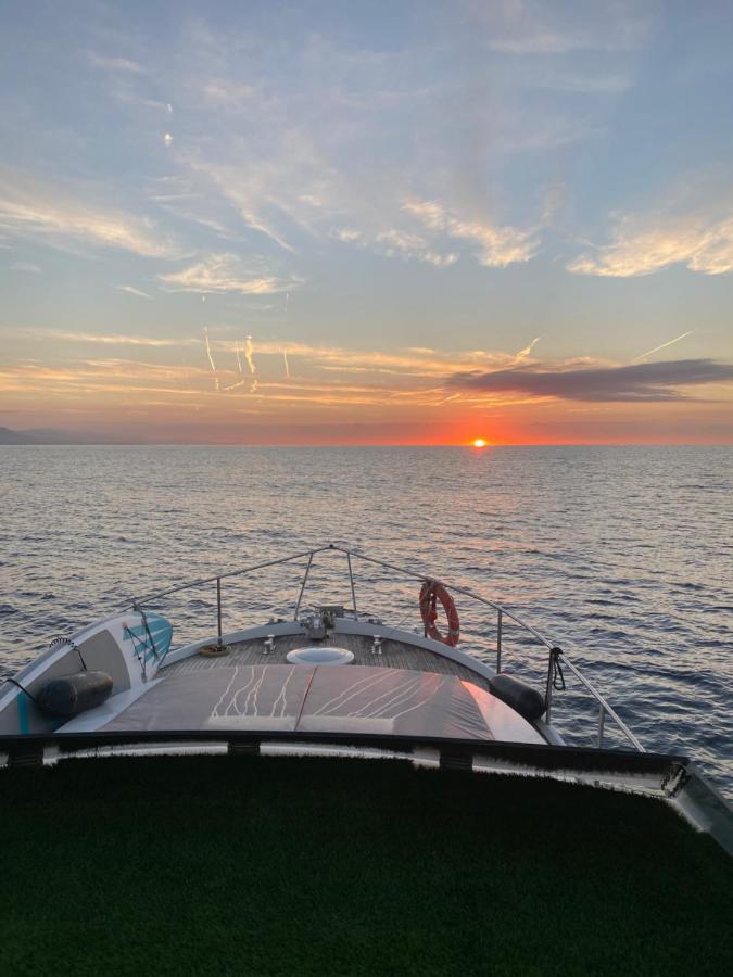 Barco Muy Romantico Con Parking! Sant Adrià de Besòs Extérieur photo