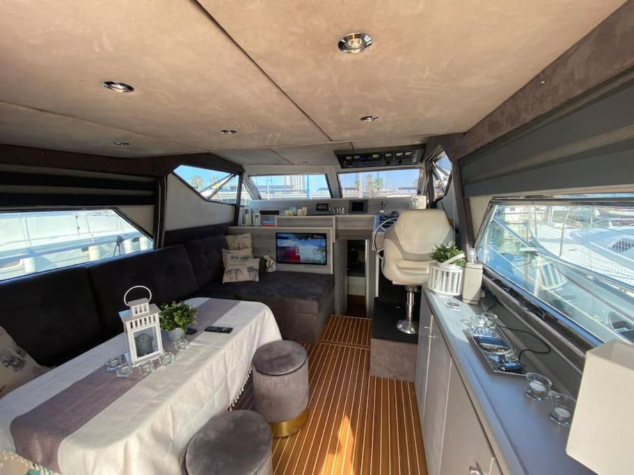 Barco Muy Romantico Con Parking! Sant Adrià de Besòs Extérieur photo